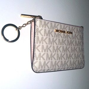 Michael Kors Small Keychain Card Holder Wallet
Coinpouch Vanilla Pink Case